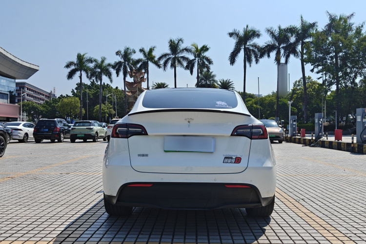Tesla Model Y 2022 #9 Tesla Model Y 2022 car image #9