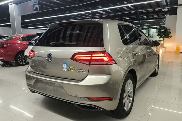 Volkswagen Golf 2018 car image #7