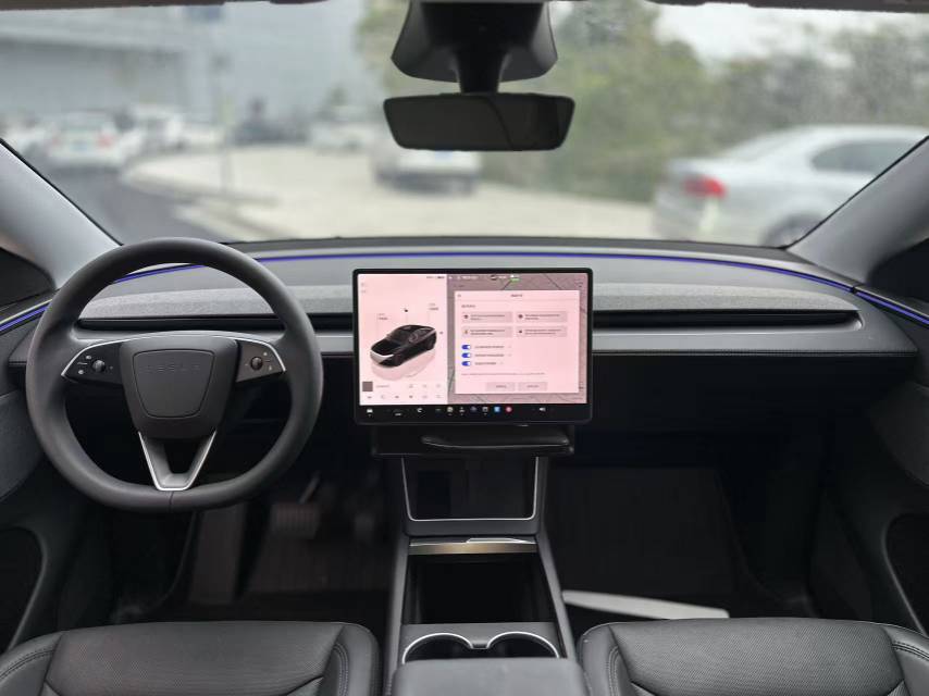 Tesla Model Y 2025 car image #6