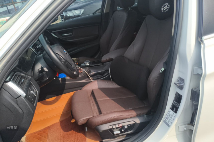 BMW 3 Series 2018 immagine di auto #17