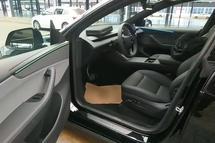 Tesla Model Y 2026 #16 Tesla Model Y 2026 immagine di auto #16