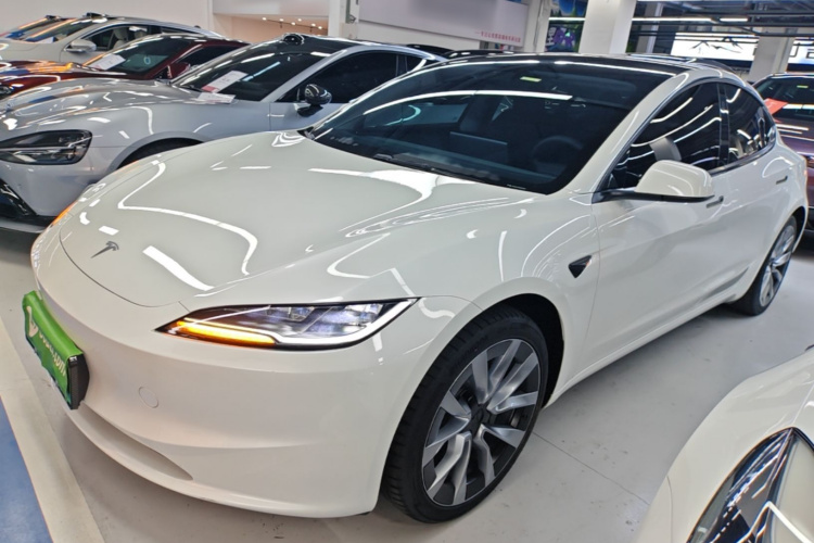 Tesla Model 3 2024 car image #2
