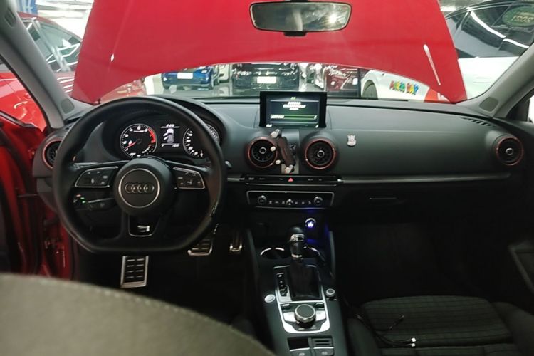 Audi A3 2019 car image #10