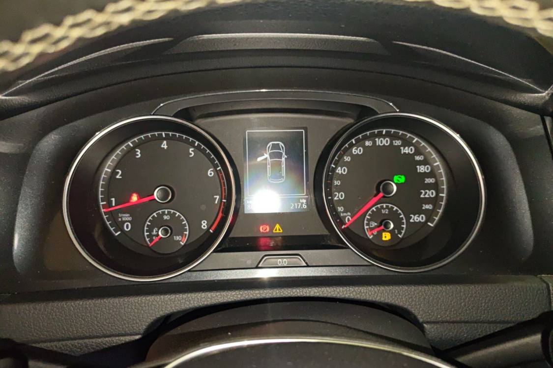 Volkswagen Golf 2017 car image #24