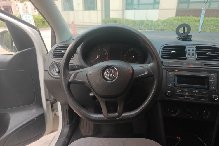 Volkswagen Polo 2015 #11 Volkswagen Polo 2015 car image #11