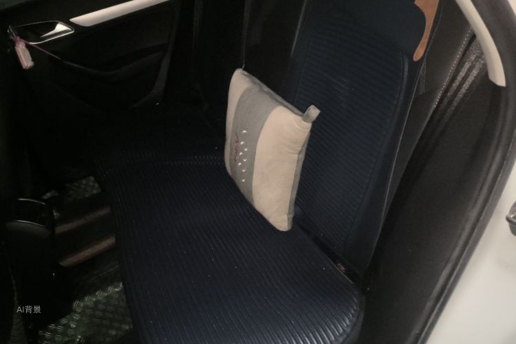 Audi Q3 2019 car image #19