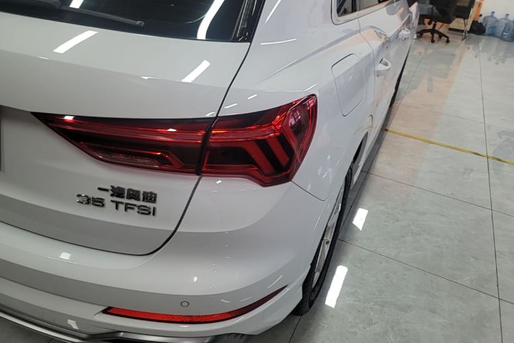 Audi Q3 2020 car image #8