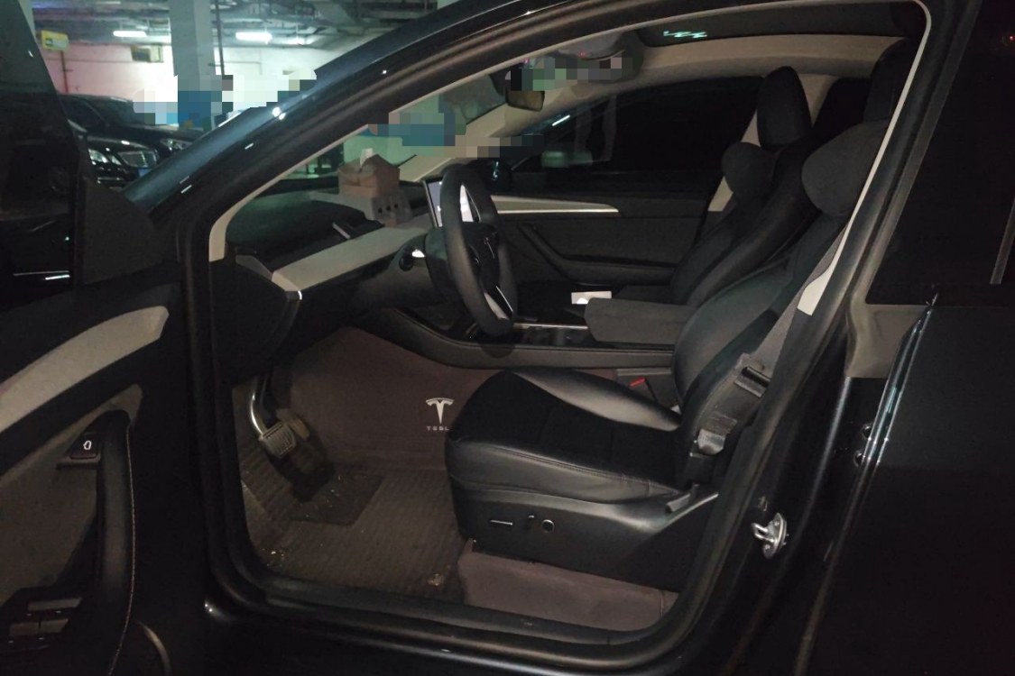 Tesla Model Y 2024 car image #25