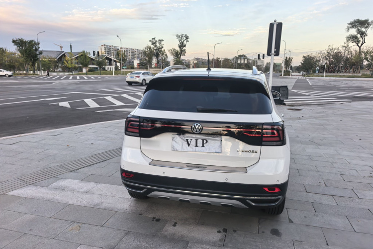 Volkswagen T-Cross 2020 car image #11