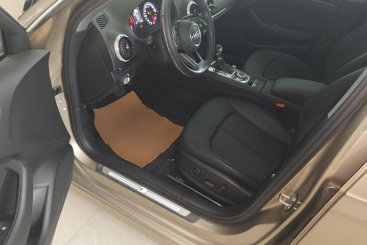 Audi A3 2018 car image #16