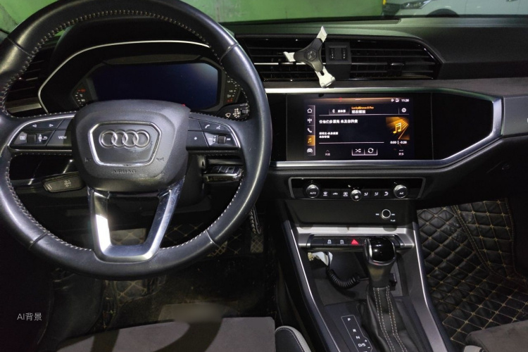 Audi Q3 2020 car image #11
