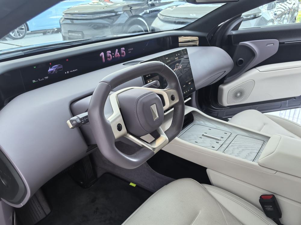 Avatr 12 2023 car image #13