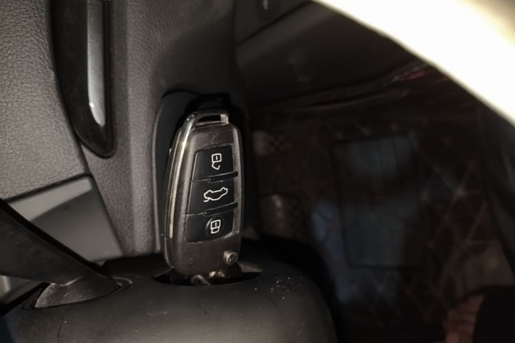 Audi A3 2019 car image #9