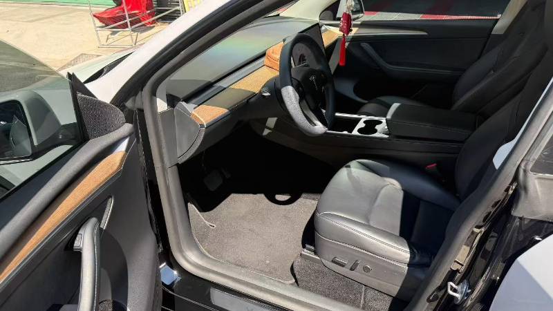 Tesla Model Y 2021 car image #5