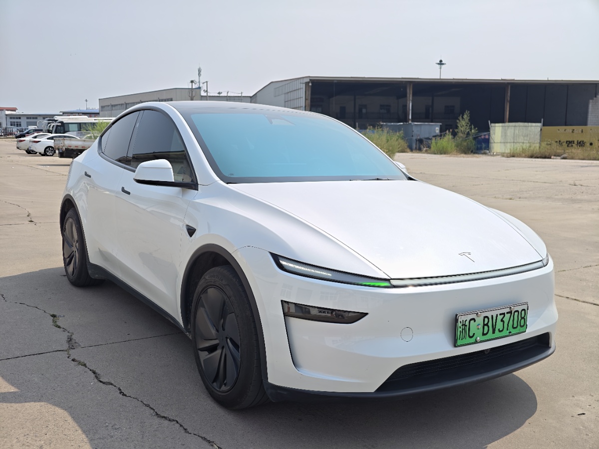 Tesla Model Y 2026 car image #3