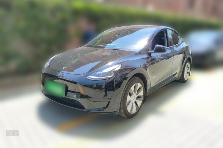 Tesla Model Y 2023 car image #2