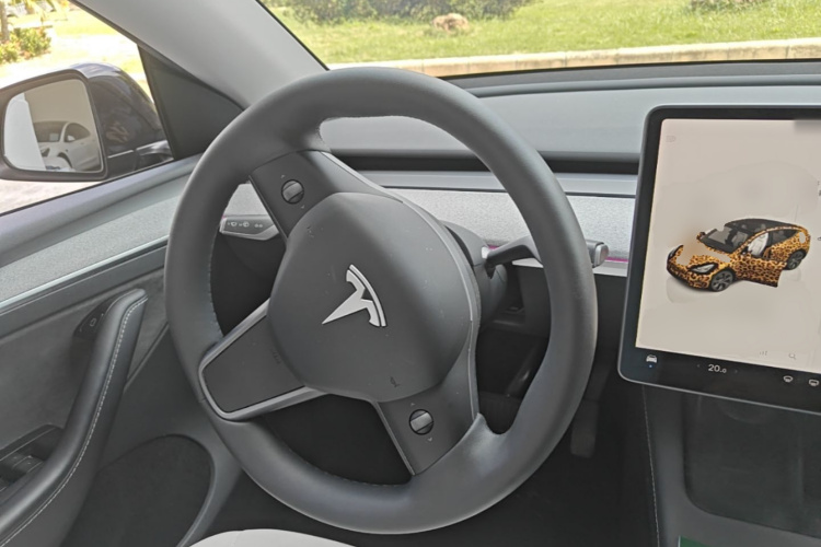 Tesla Model Y 2024 #11 Tesla Model Y 2024 car image #11