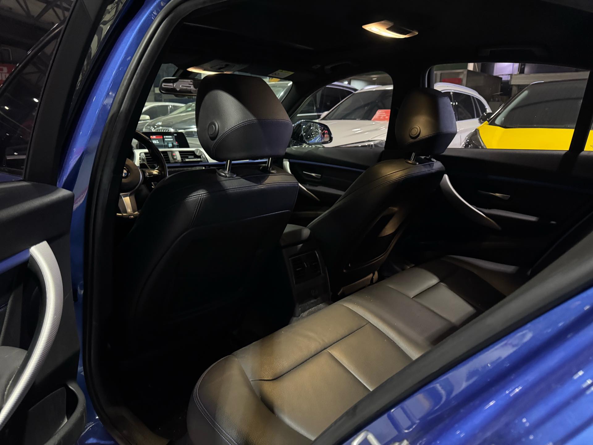 BMW 3 Series 2018 car image #3