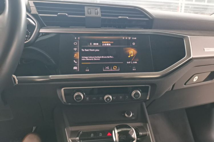 Audi Q3 2021 car image #15