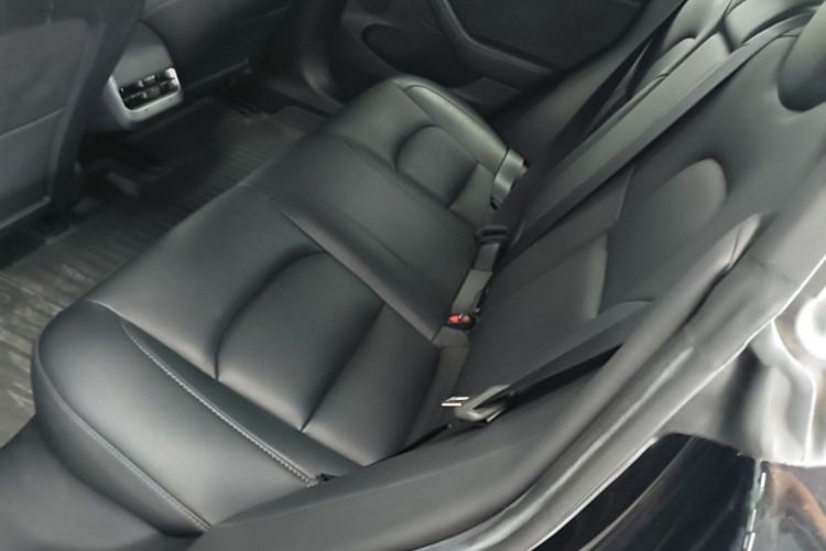 Tesla Model 3 2023 car image #17