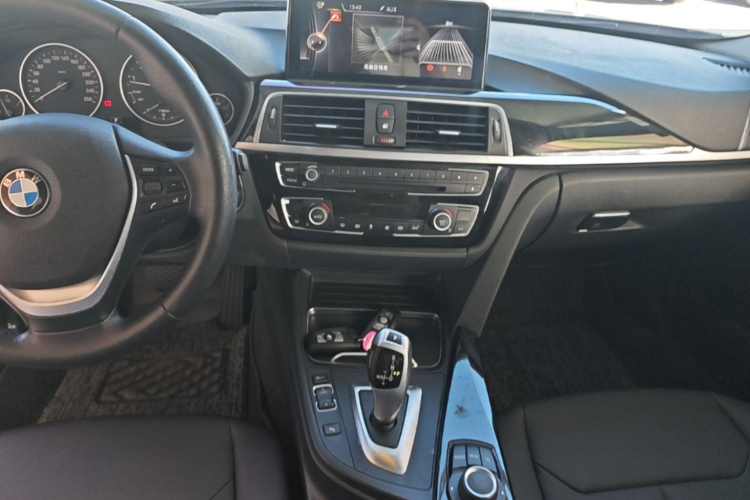 BMW 3 Series 2017 car image #11