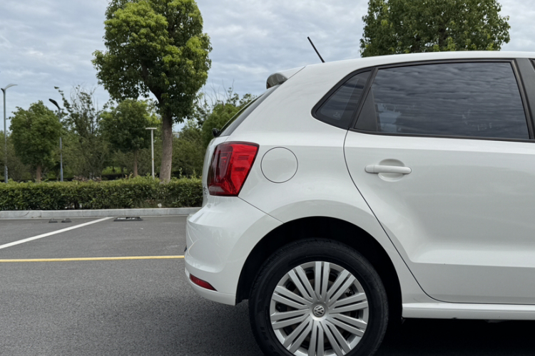 Volkswagen Polo 2018 car image #11