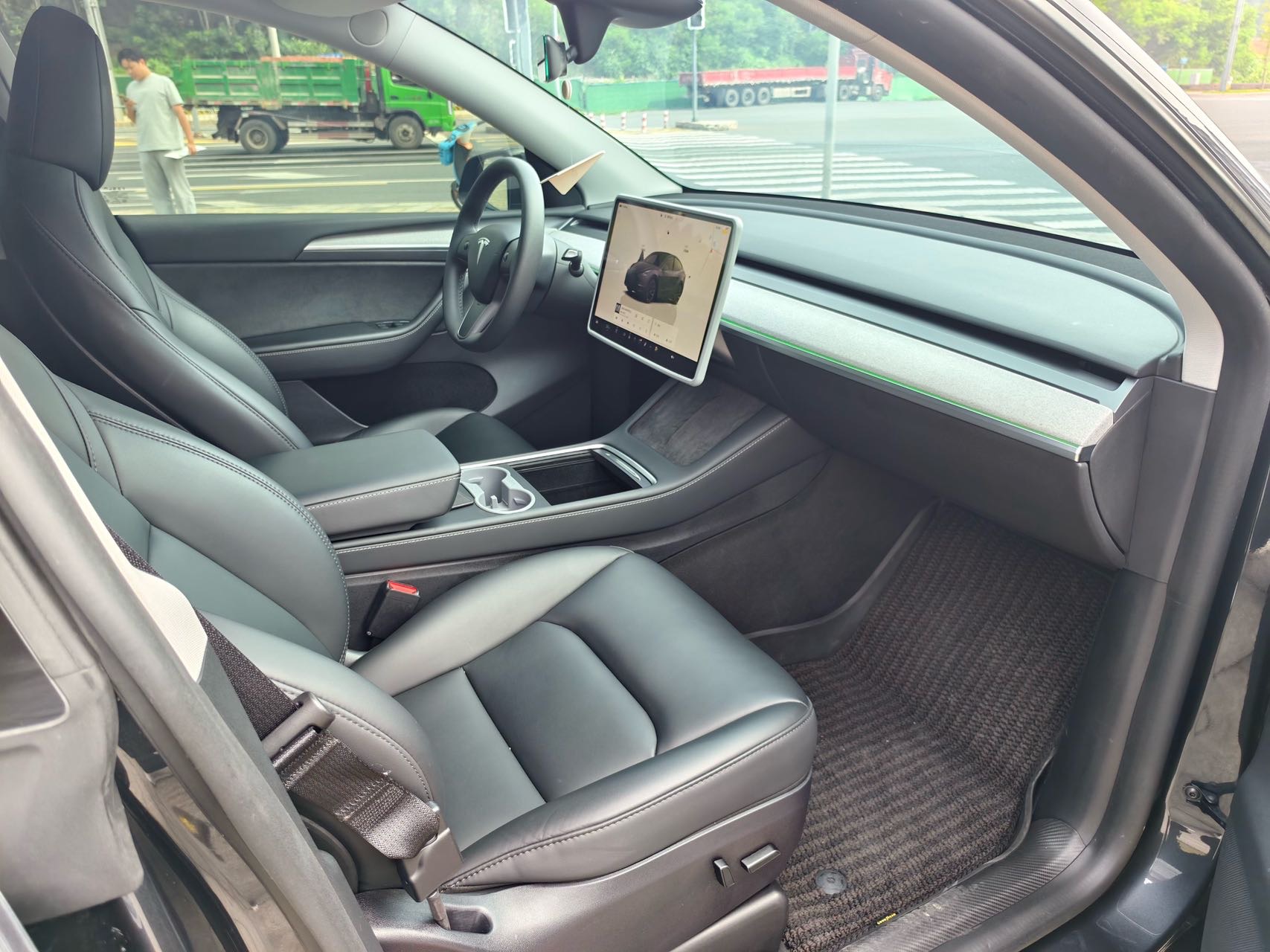 Tesla Model Y 2024 #10 Tesla Model Y 2024 صورة سيارة #10
