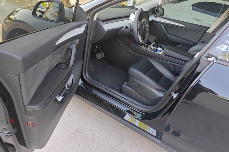 Tesla Model Y 2023 #16 Tesla Model Y 2023 car image #16