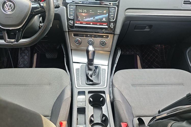 Volkswagen Golf 2015 car image #14