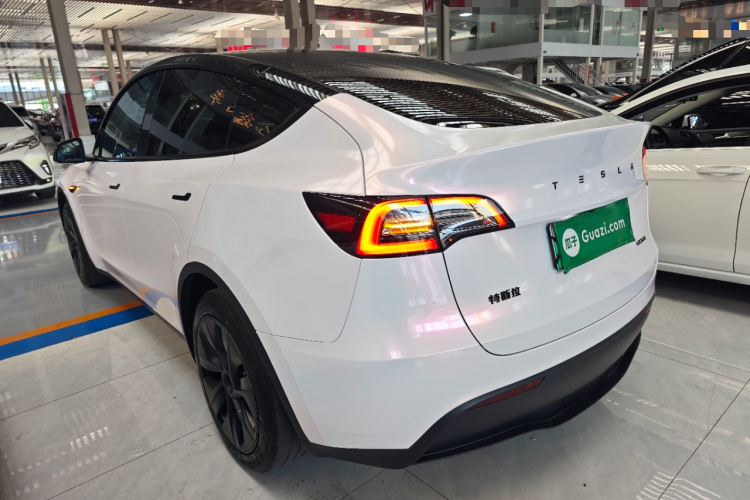 Tesla Model Y 2024 #7 Tesla Model Y 2024 car image #7