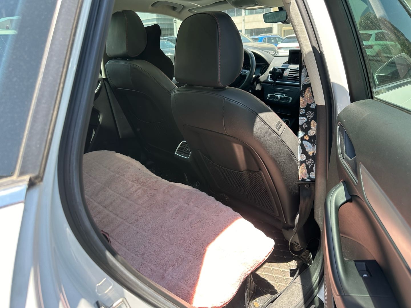 2019 car image #15