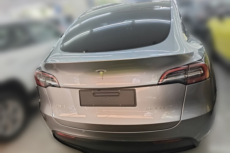 Tesla Model Y 2024 #4 Tesla Model Y 2024 car image #4