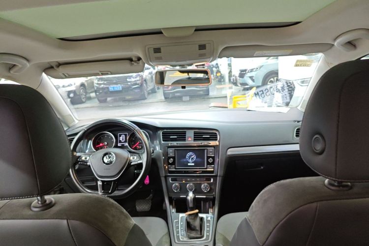 Volkswagen Golf 2018 car image #18