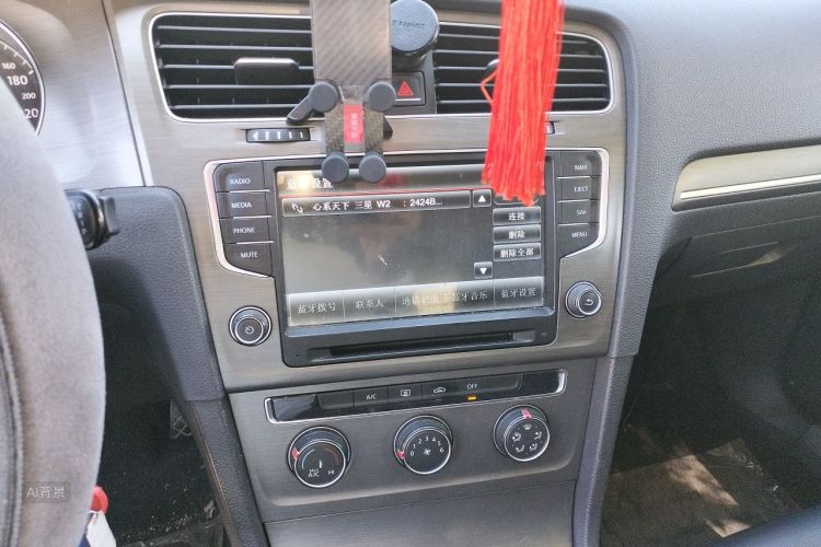 Volkswagen Golf 2014 car image #15