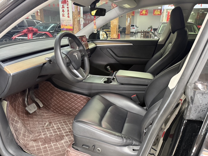Tesla Model Y 2023 car image #7