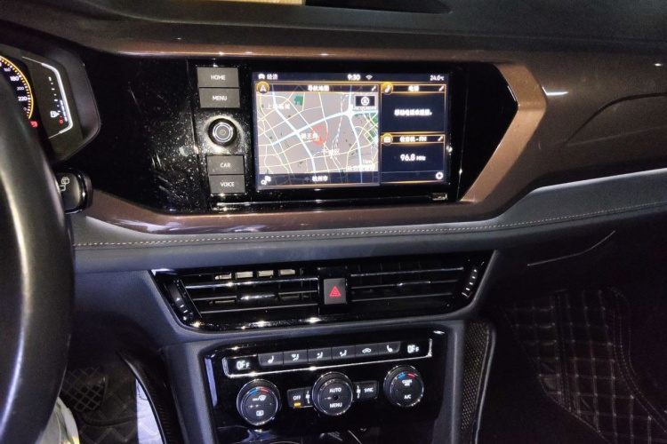 Volkswagen Tharu 2018 car image #17