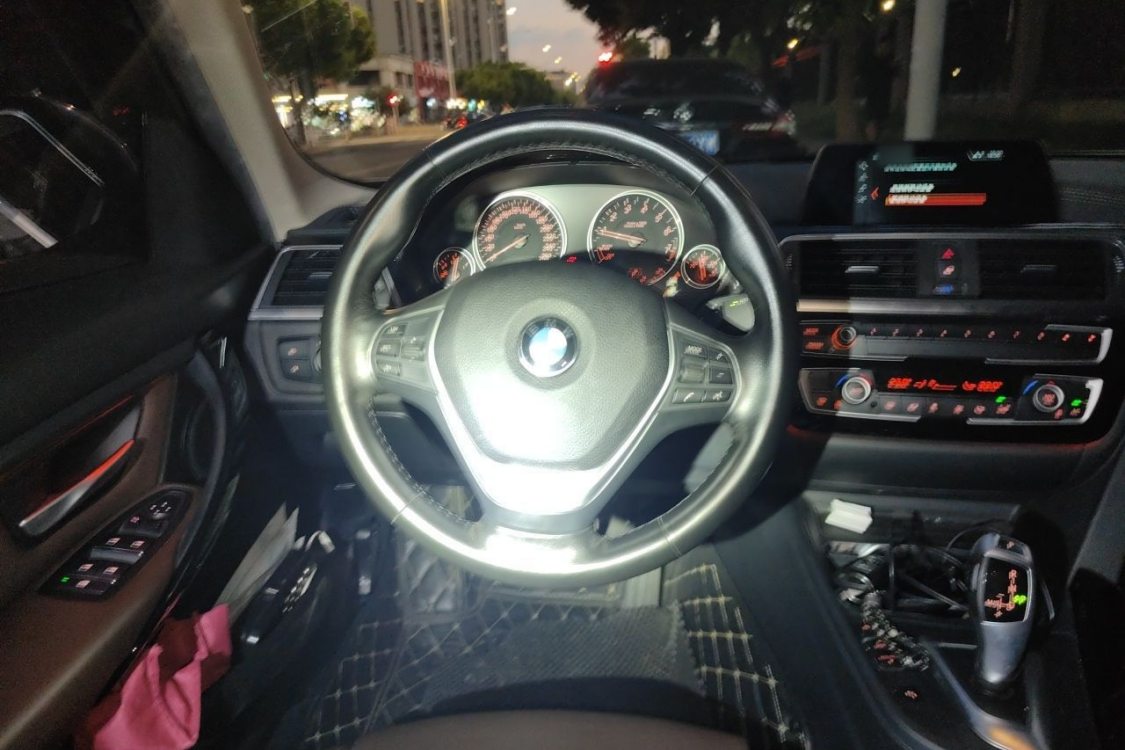 BMW 3 Series 2018 #22 BMW 3 Series 2018 car image #22