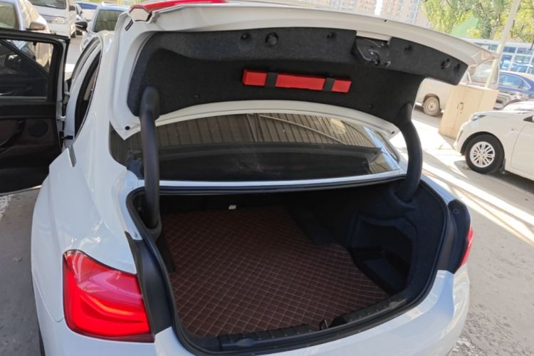 BMW 3 Series 2018 #19 BMW 3 Series 2018 car image #19