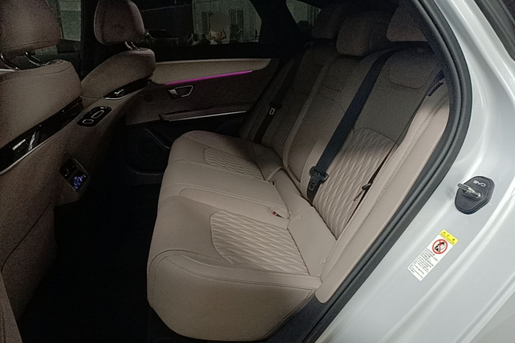 BYD Han 2024 car image #17
