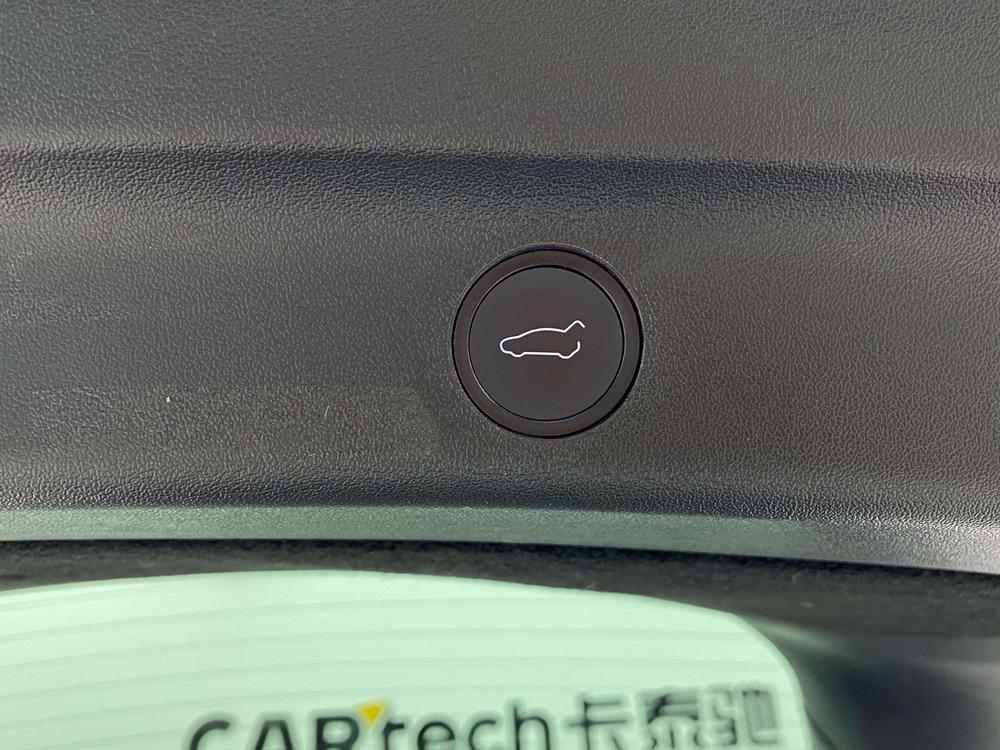 Tesla Model Y 2023 #15 Tesla Model Y 2023 car image #15