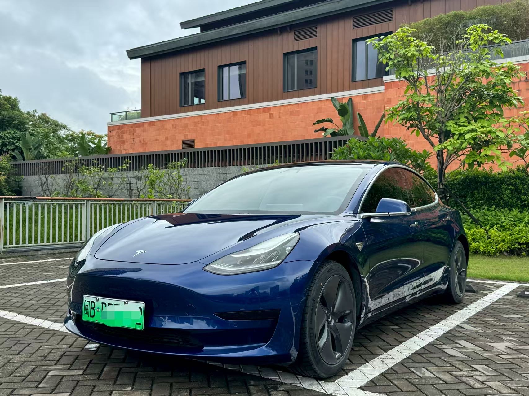 Tesla Model 3 2020 car image #3