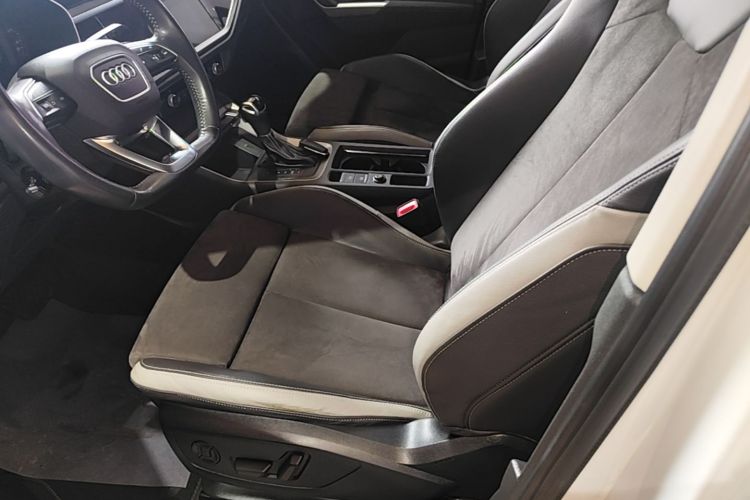 Audi Q3 2020 car image #15