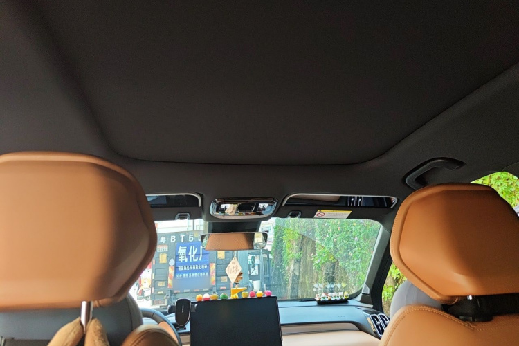 GEELY Boyue L 2025 car image #16