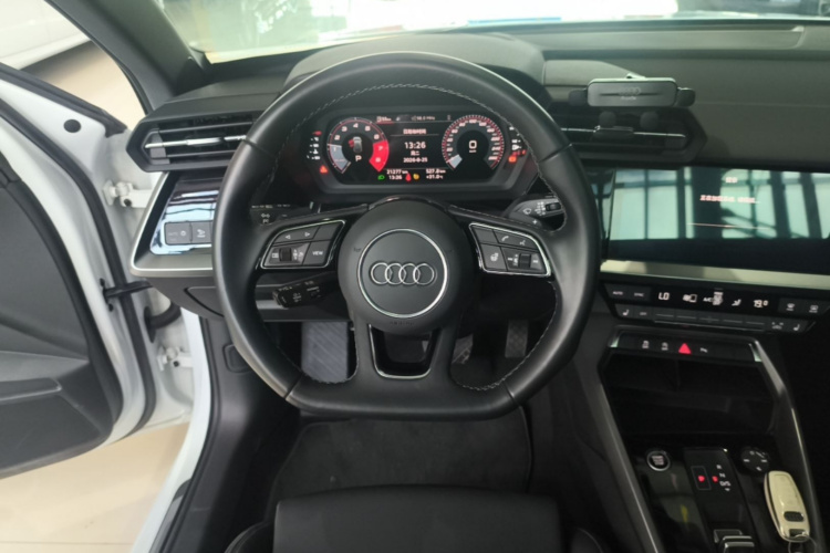 Audi A3 2023 immagine di auto #11