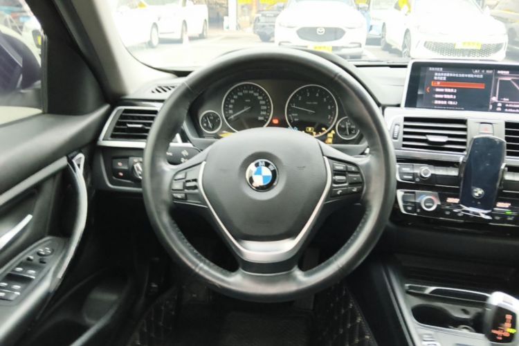 BMW 3 Series 2017 car image #12