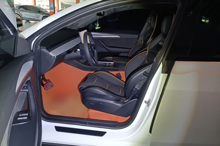 Tesla Model Y 2024 immagine di auto #15