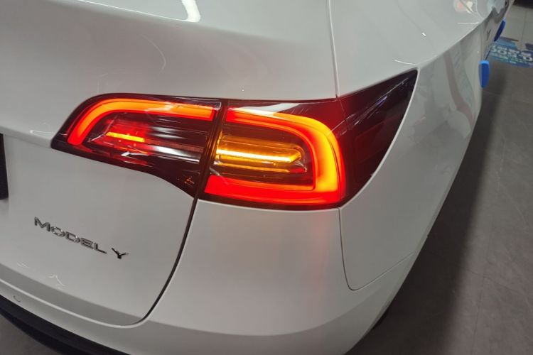 Tesla Model Y 2023 #8 Tesla Model Y 2023 car image #8