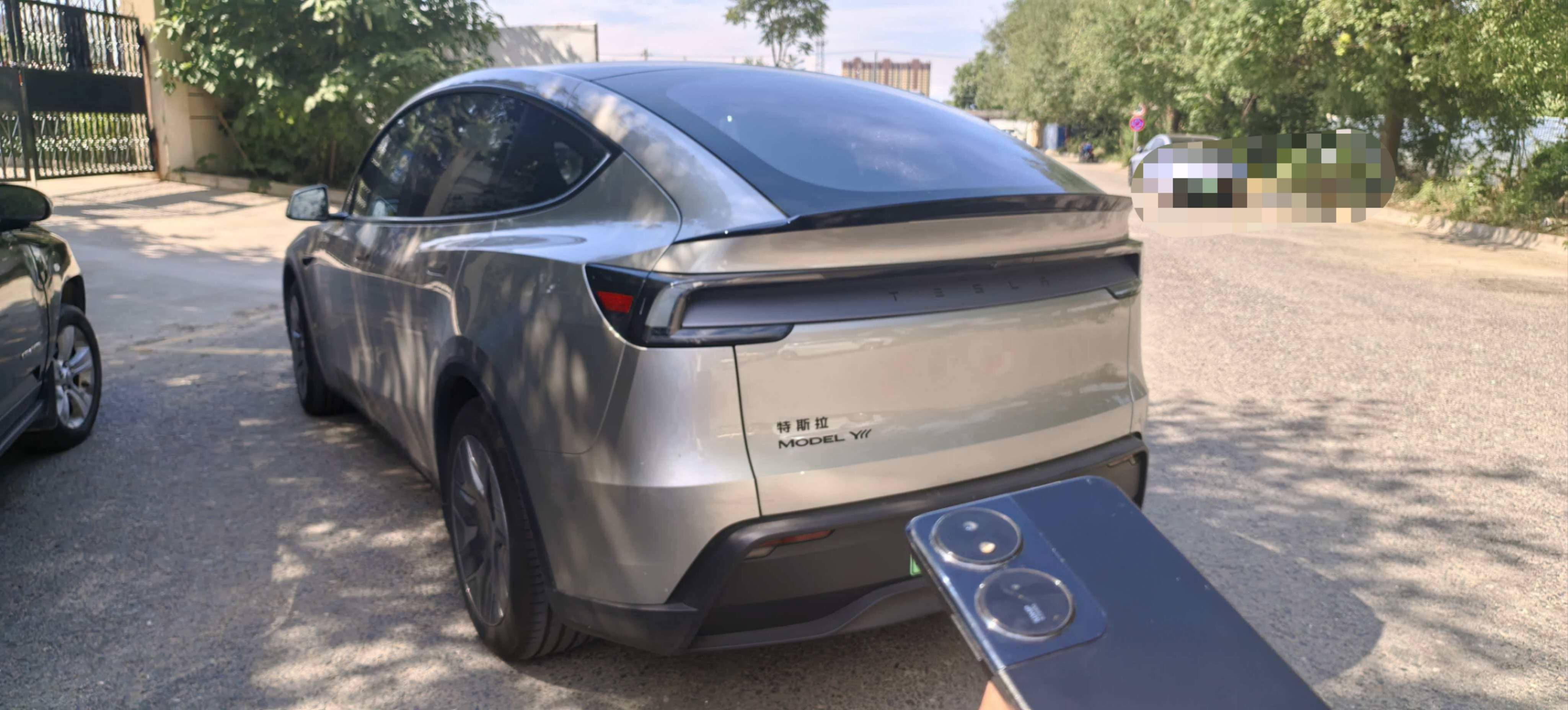 Tesla Model Y L 2026 #3 Tesla Model Y L 2026 car image #3