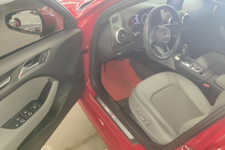 Audi A3 2018 car image #12