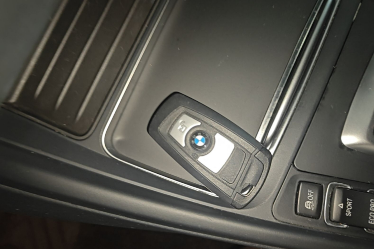 BMW 3 Series 2019 #9 BMW 3 Series 2019 car image #9